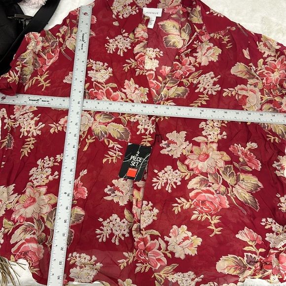 Avenue Sheer Floral Blouse button up Red size 22-24 women shirt sleeve NWT - Picture 8 of 11